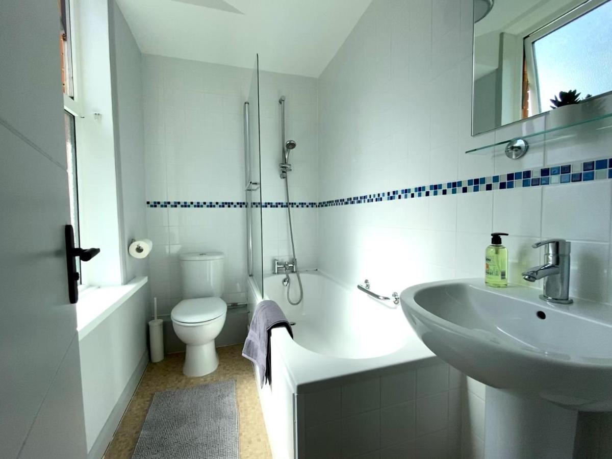 Trendy Stylish Apartment! - 5 Minute Walk To The Best Beach! - Great Location - Parking - Fast Wifi - Smart Tv - Newly Decorated - Sleeps Up To 6! Close To Bournemouth & Poole Town Centre & Sandbanks Екстер'єр фото