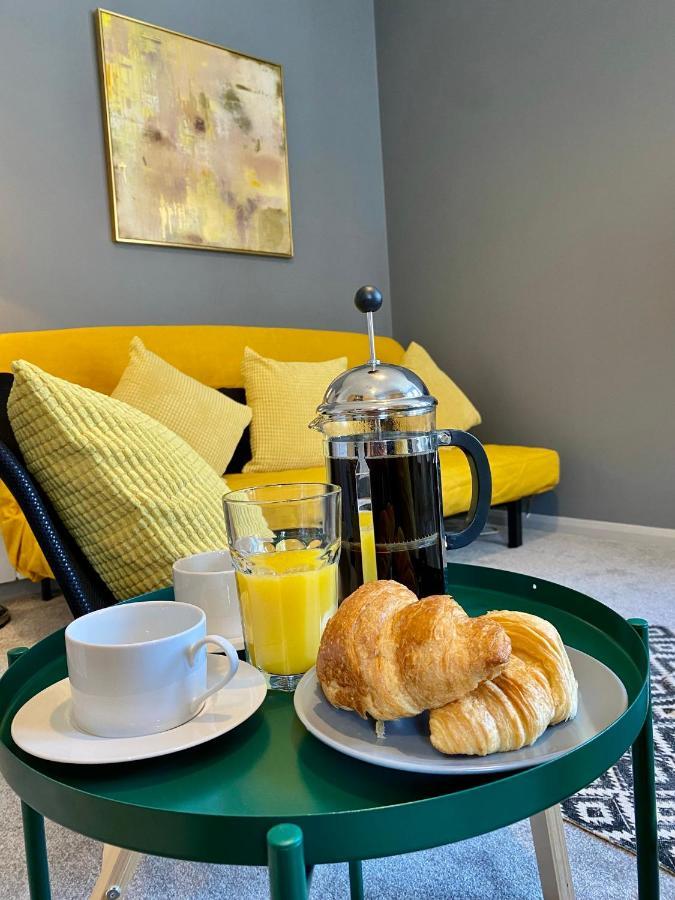 Trendy Stylish Apartment! - 5 Minute Walk To The Best Beach! - Great Location - Parking - Fast Wifi - Smart Tv - Newly Decorated - Sleeps Up To 6! Close To Bournemouth & Poole Town Centre & Sandbanks Екстер'єр фото