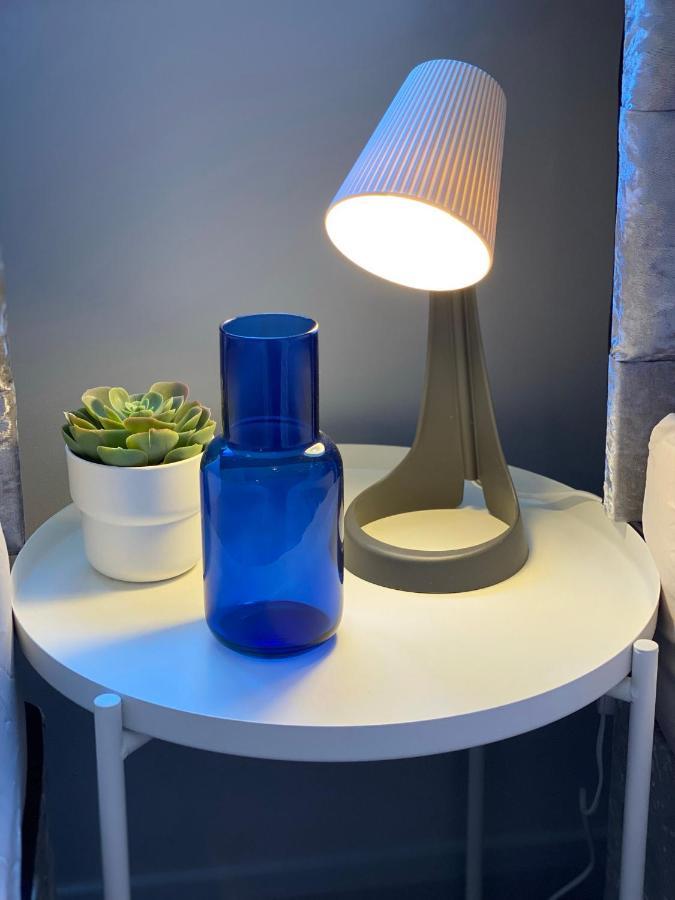 Trendy Stylish Apartment! - 5 Minute Walk To The Best Beach! - Great Location - Parking - Fast Wifi - Smart Tv - Newly Decorated - Sleeps Up To 6! Close To Bournemouth & Poole Town Centre & Sandbanks Екстер'єр фото