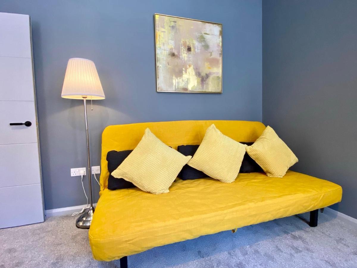 Trendy Stylish Apartment! - 5 Minute Walk To The Best Beach! - Great Location - Parking - Fast Wifi - Smart Tv - Newly Decorated - Sleeps Up To 6! Close To Bournemouth & Poole Town Centre & Sandbanks Екстер'єр фото