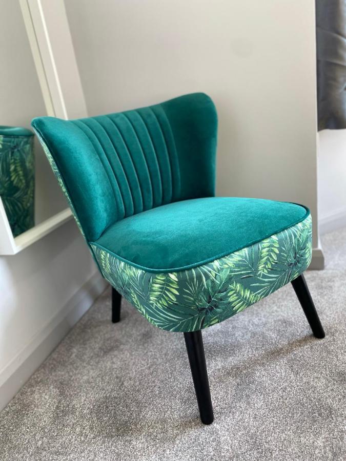 Trendy Stylish Apartment! - 5 Minute Walk To The Best Beach! - Great Location - Parking - Fast Wifi - Smart Tv - Newly Decorated - Sleeps Up To 6! Close To Bournemouth & Poole Town Centre & Sandbanks Екстер'єр фото